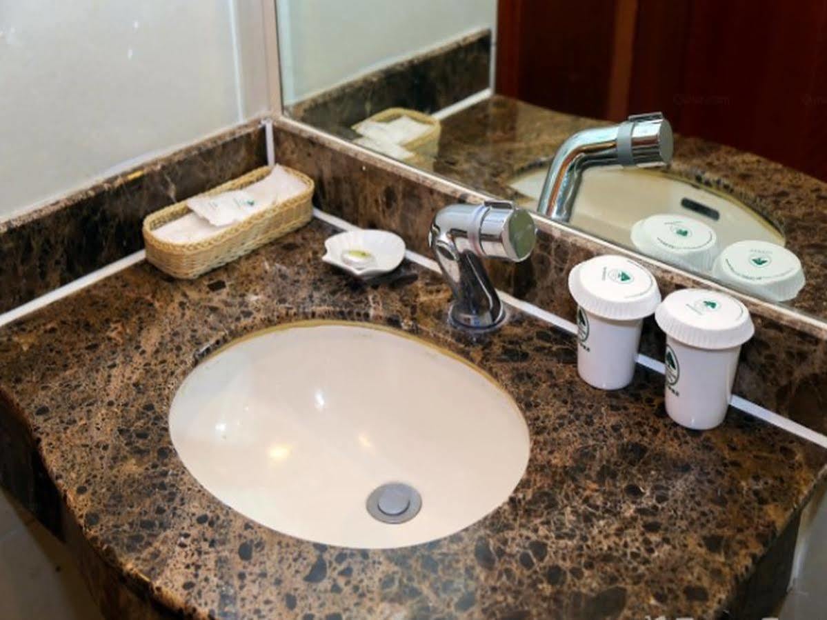 Greentree Inn Jiangsu Wuxi Hubin Business Street Business Hotel Экстерьер фото